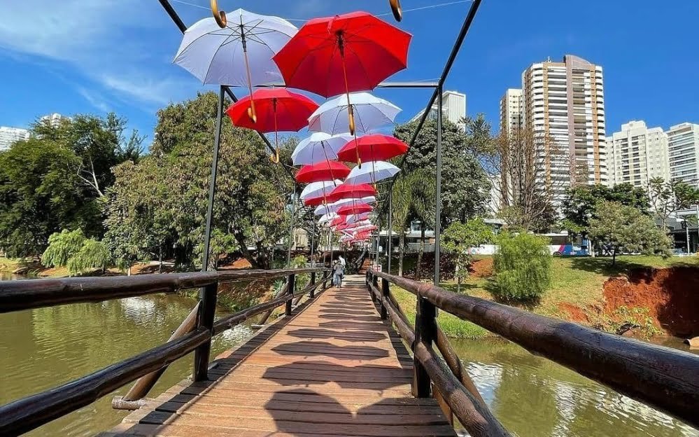 Ponte dos guarda-chuvas no Lago Igapó, em Londrina - Foto: Divulgação